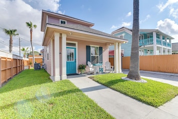 Galveston Vacation Rental | 2BR | 2BA | 890 Sq Ft | Step-Free Access