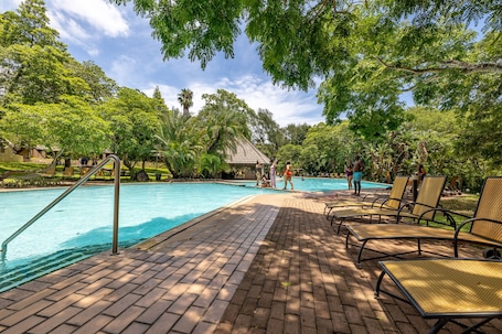 3 piscinas al aire libre