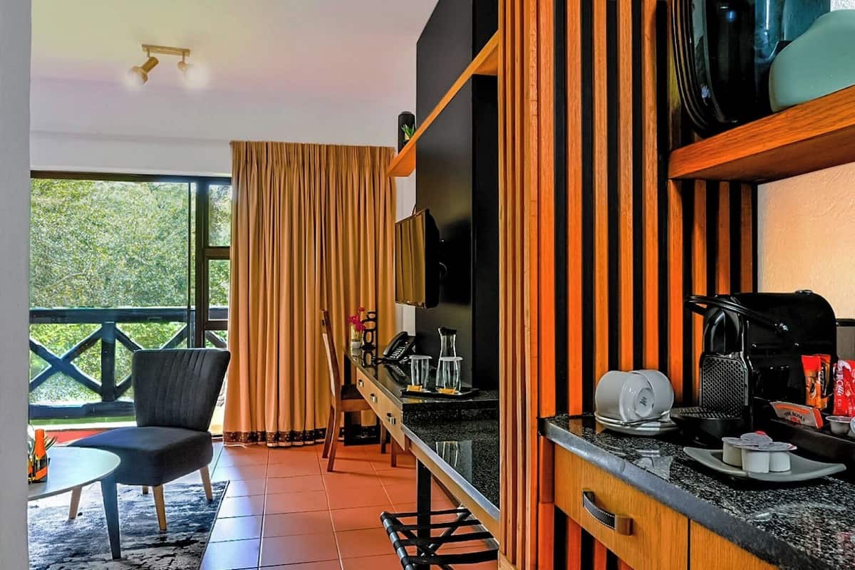 Executive kamer, uitzicht op tuin | 2 slaapkamers, een kluis op de kamer, gratis wifi, beddengoed