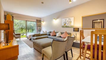 Family Room | In-room safe, free WiFi, bed sheets