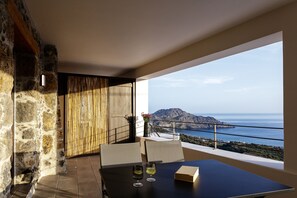 Apartemen Superior, 2 kamar tidur, jet tub, pemandangan laut | Makan di kamar