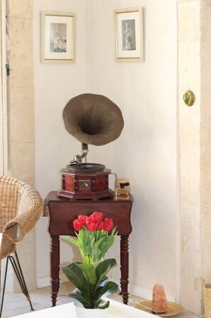 Apartment | Interior - 2-bed Island Retreat - Baroque Courtyard & Views (Syracuse)