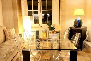 Appartement | Cuisine privée | Réfrigérateur, un four, surface de cuisson, bouilloire électrique