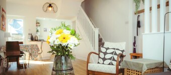 Old Town Cottage - cosy cottage hideaway with patio garden