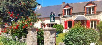 Gîte** 13 beds, sleeps 20, Jacuzzi, Swimming pool, Billiards, Games tent, Park **.