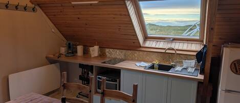 Køleskab, mikrobølgeovn, ovn, kogeplade