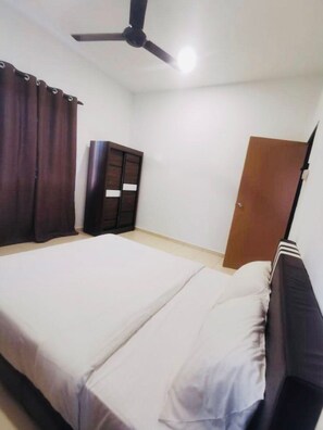 Free WiFi, bed sheets - OYO 90507 Chalet Sumayyah (Malacca City)