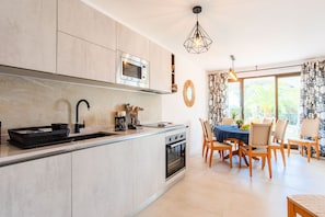 Fridge, microwave, oven, dishwasher - L'ANGE GARDIEN AP4269 by Riviera Holiday Homes (Villefranche-sur-Mer)