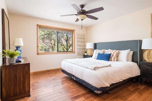 4 bedrooms, iron/ironing board, WiFi, bed sheets