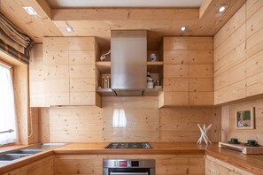 Kühlschrank, Geschirrspüler, Wasserkocher, Toaster