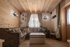 TV - Cortina Deluxe Chalet R&R (Cortina d´Ampezzo)