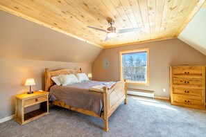 3 bedrooms, desk, iron/ironing board, free WiFi