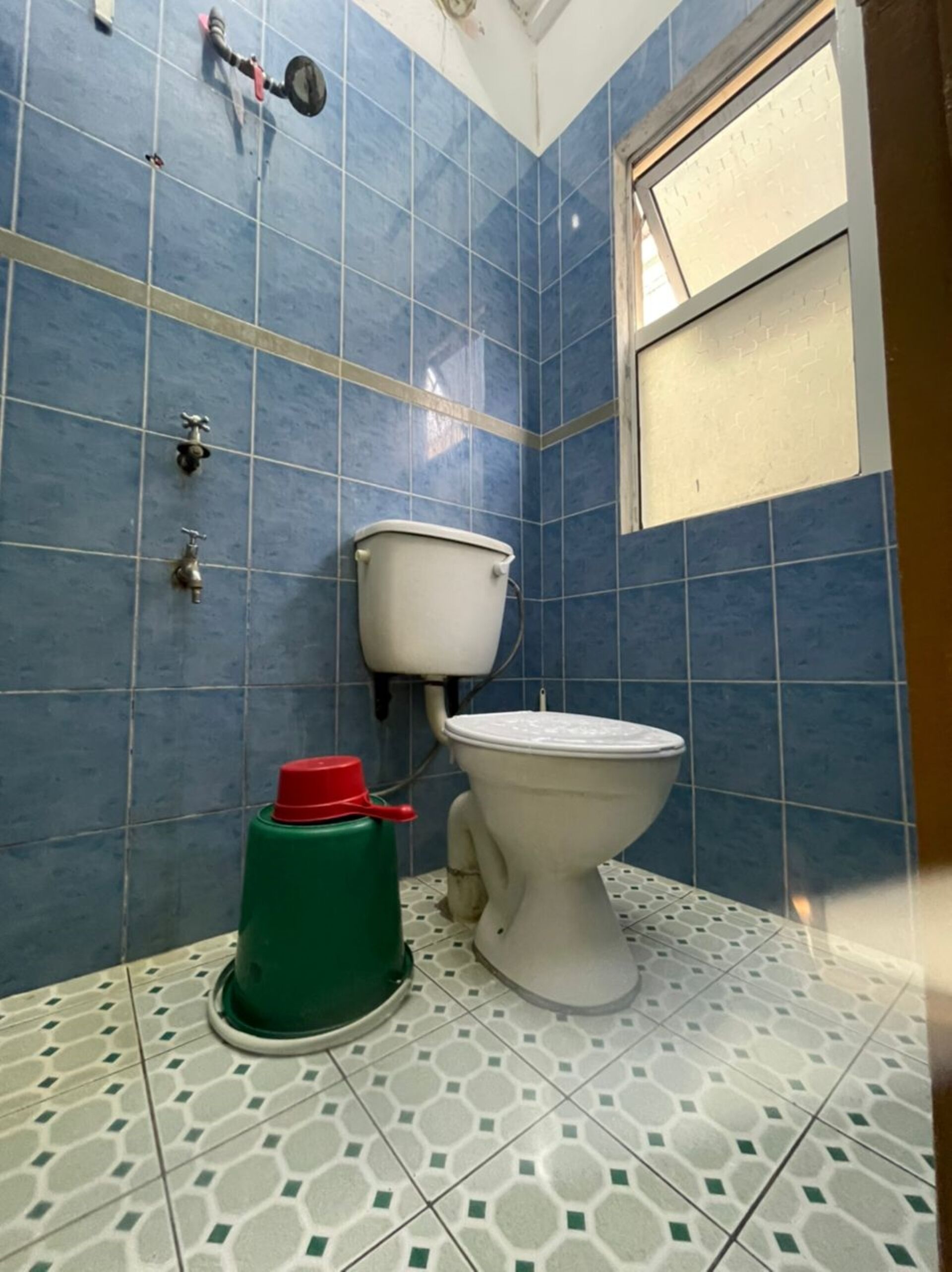 deluxe twin room | bathroom | shower, towels