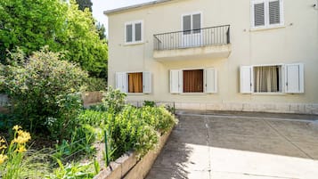 Apartment (Two Bedroom Apartment with Terrace) | Exterior