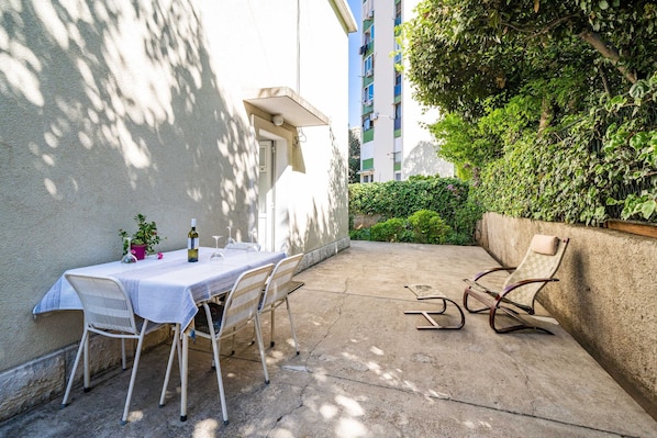 Apartment (Two Bedroom Apartment with Terrace) | BBQ/picnic area