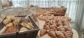 Breakfast buffet - Hotel Losanna (Cervia)