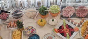 Petit déjeuner continental (11 EUR par personne)