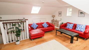 Cottage | 4 bedrooms, individually decorated, individually furnished, free WiFi