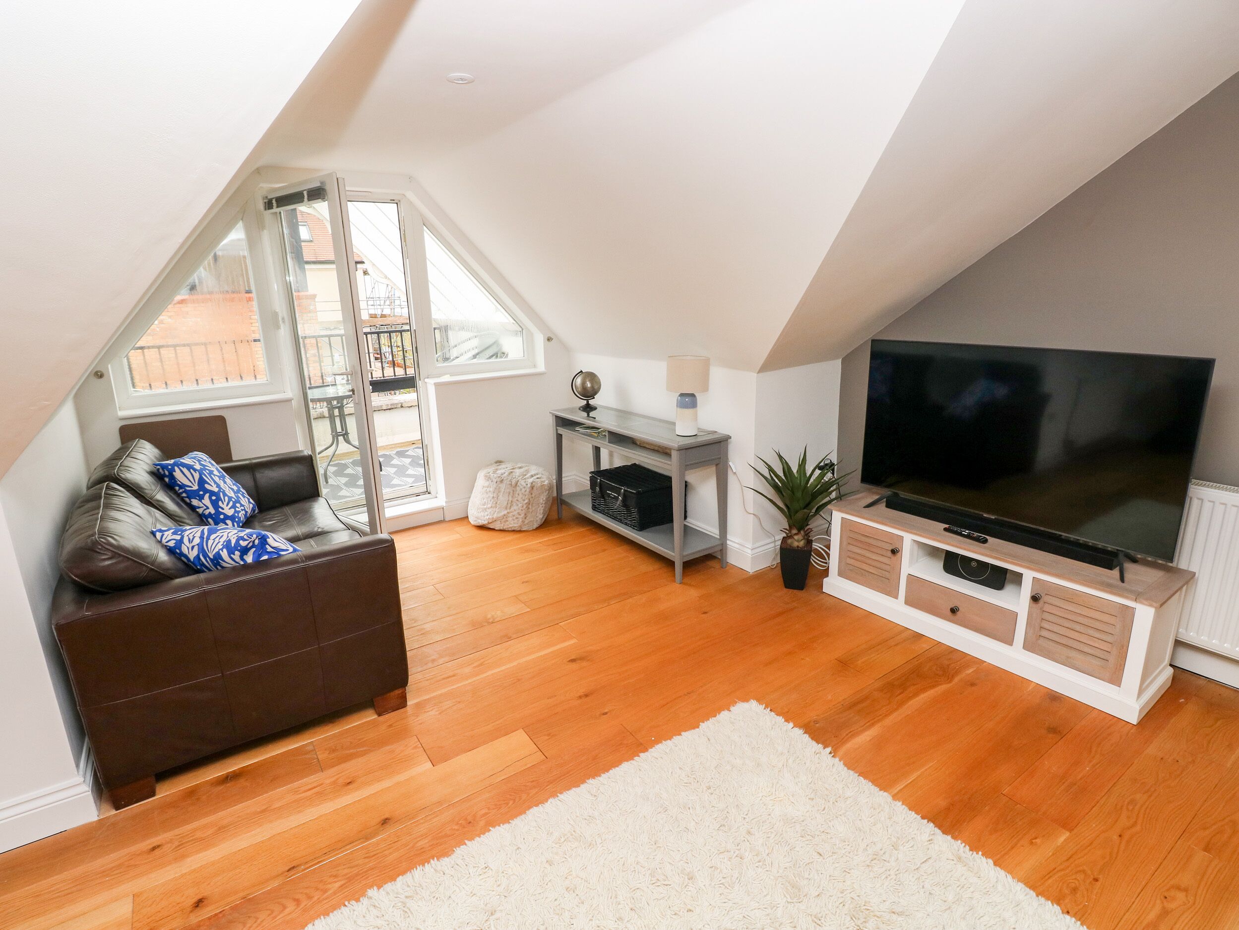 Cottage | Living room | TV