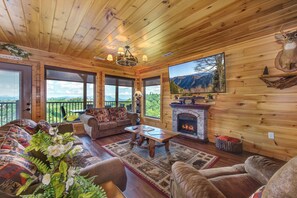 TV, fireplace, video games - 5 BEDROOM LOG CABIN IN PIGEON FORGE. TWO HOT TUBS. GAME ROOM. VIEW! (Sevierville)