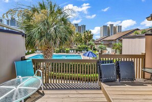 Property grounds - 650 Feet to the Beach! Arcadian Shores Townhome (Myrtle Beach)