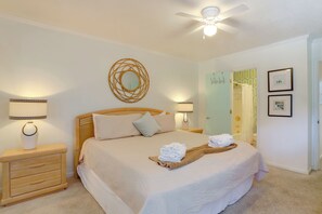 3 bedrooms, iron/ironing board, Internet, bed sheets - 650 Feet to the Beach! Arcadian Shores Townhome (Myrtle Beach)