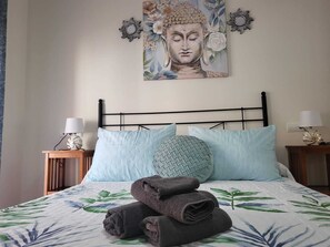 2 makuuhuonetta, silitysrauta/-lauta, ilmainen Wi-Fi, vuodevaatteet