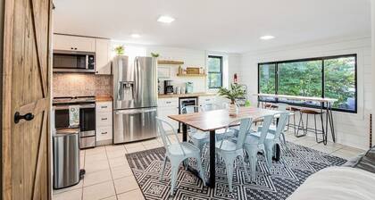 Ozarks waterfront home, private dock, boat slip, kayaks, paddle board!