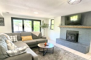 TV - Ozarks waterfront home, private dock, boat slip, kayaks, paddle board!  (Gravois Mills)