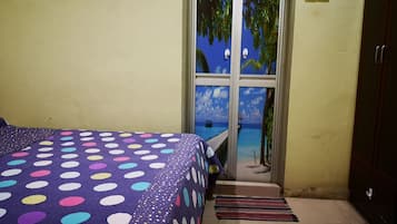 Room, 3 Bedrooms | 3 bedrooms, desk, free WiFi, bed sheets