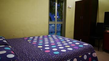 3 bedrooms, desk, free WiFi, bed sheets