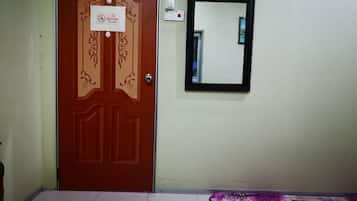 Habitación, 3 habitaciones | 3 dormitorios, escritorio, wifi gratis y ropa de cama