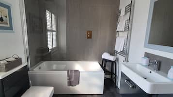 Cottage | Bathroom | Shower