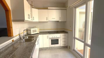 Réfrigérateur, micro-ondes, four, lave-vaisselle