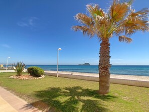 Beach nearby - Ample duplex frontline to the Med (La Manga del Mar Menor)