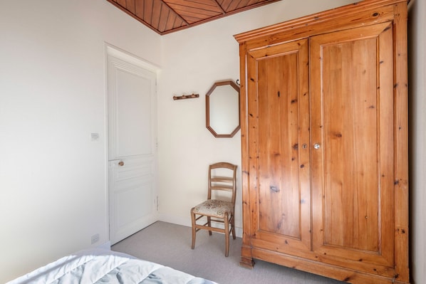 6 chambres, fer et planche à repasser, Wi-Fi gratuit
