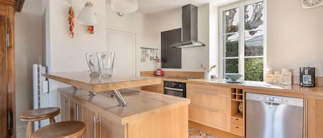 Kühlschrank, Mikrowelle, Ofen, Geschirrspüler