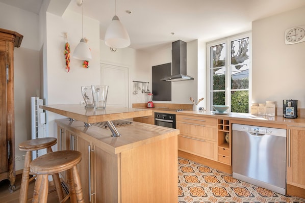 Køleskab, mikrobølgeovn, ovn, opvaskemaskine