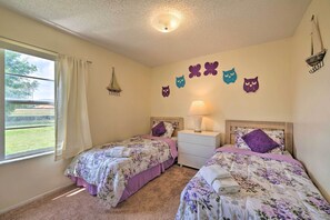 4 bedrooms, iron/ironing board, travel cot, Internet