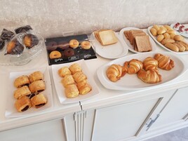Daily buffet breakfast (EUR 22 per person)