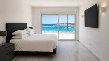 In-room safe, iron/ironing board, free WiFi, bed sheets
