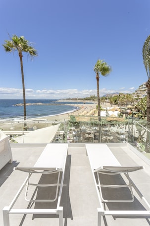 In-room safe, iron/ironing board, free WiFi, bed sheets. B51 Executive Flats Marbella Puerto Banus