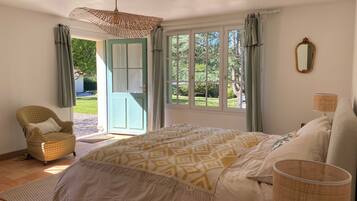 4 slaapkamers, een strijkplank/strijkijzer, gratis wifi