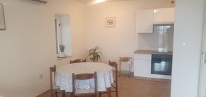 Apartment, 2 Queen Beds | Private kitchen