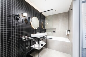 Panorama Limited Suite | Bathroom | Eco-friendly toiletries, hair dryer, bathrobes, towels - Three Corners Downtown Hotel (Budapest)