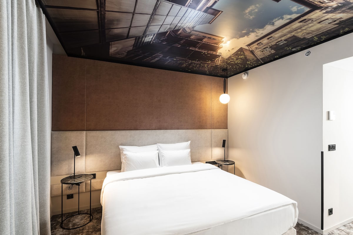 Premium Double Room | Minibar, in-room safe, desk, laptop workspace