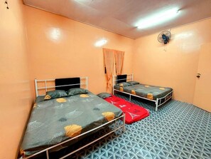 Chambre Familiale, salle de bains commune