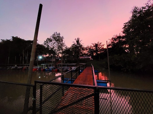 OYO Home 90515 Rin Rakit Water Hut