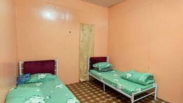 Free WiFi, bed sheets