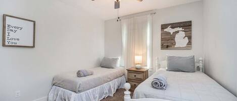 5 habitaciones, tabla de planchar con plancha y wifi gratis